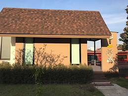 Boathouse Boutique Riverside