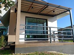 Boathouse Boutique Riverside
