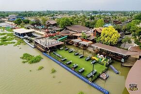 Boathouse Boutique Riverside