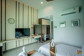 Boathouse Boutique Riverside