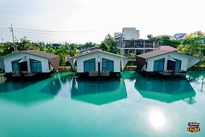 Boathouse Boutique Riverside