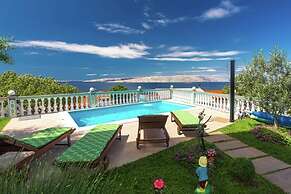 Nice Apartment With Balcony and Swimming Pool