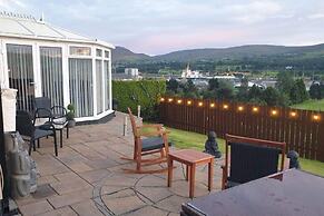 Overlooking Carlingford Lough Modern and Spacious!