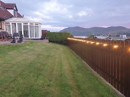 Overlooking Carlingford Lough Modern and Spacious!