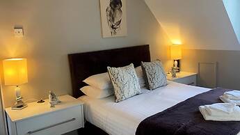 Overlooking Carlingford Lough Modern and Spacious!