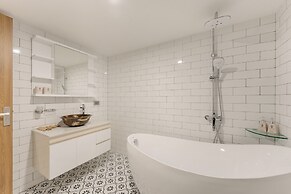 Tamundi Homestay Train street view