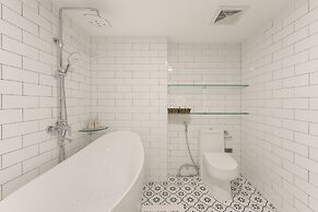 Tamundi Homestay Train street view