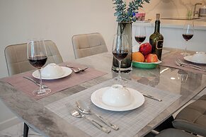 The Galleria Residence by Hava