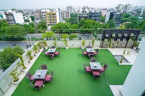 Saltstayz Select – Unitech Cyber Park