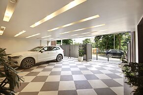 Saltstayz Select – Unitech Cyber Park