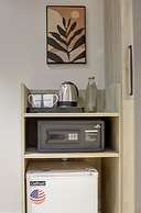 Saltstayz Premier - Near Golf Course Road & Sector 57