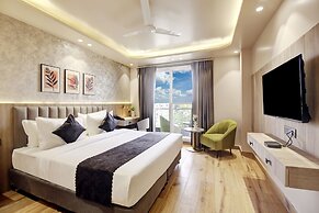 Saltstayz Premier - Near Golf Course Road & Sector 57