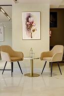 Saltstayz Premier - Near Golf Course Road & Sector 57