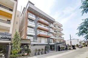 Saltstayz Premier - Near Golf Course Road & Sector 57