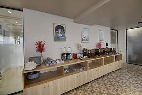 Saltstayz Premier - Near Golf Course Road & Sector 57