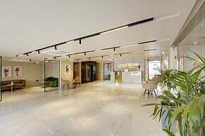 Saltstayz Premier - Near Golf Course Road & Sector 57