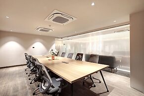 Saltstayz Premier – Golf Course Road & Sector 42