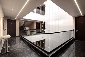 Saltstayz Premier – Golf Course Road & Sector 42