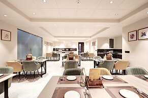 Saltstayz Premier – Golf Course Road & Sector 42