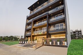 Saltstayz Premier – Golf Course Road & Sector 42