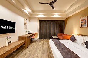 Saltstayz Premier – Golf Course Road & Sector 42