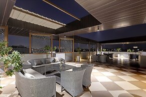 Saltstayz Premier – Golf Course Road & Sector 42