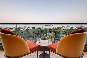 Saltstayz Premier – Golf Course Road & Sector 42