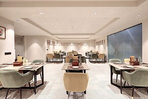 Saltstayz Premier – Golf Course Road & Sector 42