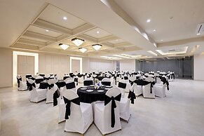 Saltstayz Premier – Golf Course Road & Sector 42