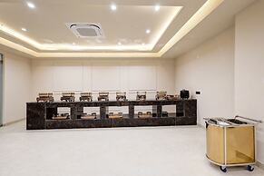 Saltstayz Premier – Golf Course Road & Sector 42