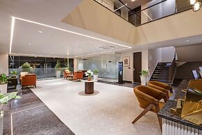 Saltstayz Premier – Golf Course Road & Sector 42