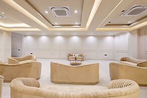 Saltstayz Premier – Golf Course Road & Sector 42