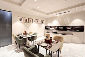 Saltstayz Premier – Golf Course Road & Sector 42