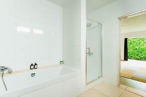 Lanaken Retreat Pool Jacuzzi and Sauna