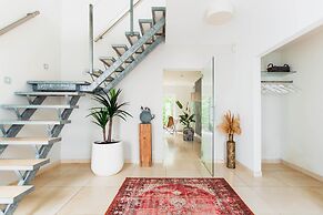 Lanaken Retreat Pool Jacuzzi and Sauna