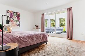 Lanaken Retreat Pool Jacuzzi and Sauna