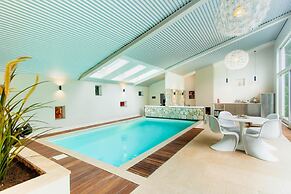 Lanaken Retreat Pool Jacuzzi and Sauna