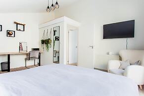 Lanaken Retreat Pool Jacuzzi and Sauna