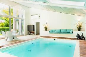 Lanaken Retreat Pool Jacuzzi and Sauna