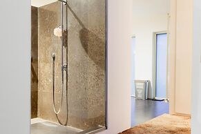 Lanaken Retreat Pool Jacuzzi and Sauna