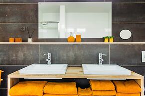 Lanaken Retreat Pool Jacuzzi and Sauna