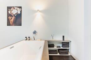 Lanaken Retreat Pool Jacuzzi and Sauna