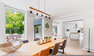 Lanaken Retreat Pool Jacuzzi and Sauna