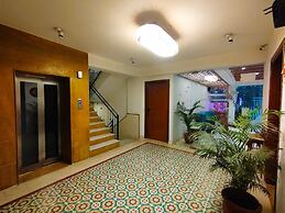 The Angel Hotel And Suites