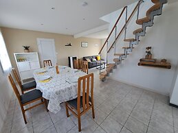 Comfortable Holiday Home Near the Beach