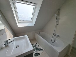 Comfortable Holiday Home Near the Beach