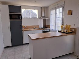 Comfortable Holiday Home Near the Beach