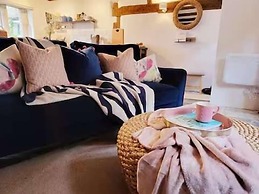 Host Stay Gwenelin Cottage