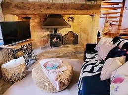 Host Stay Gwenelin Cottage