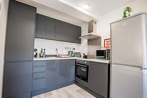 Host Stay Croydon Road Apartment